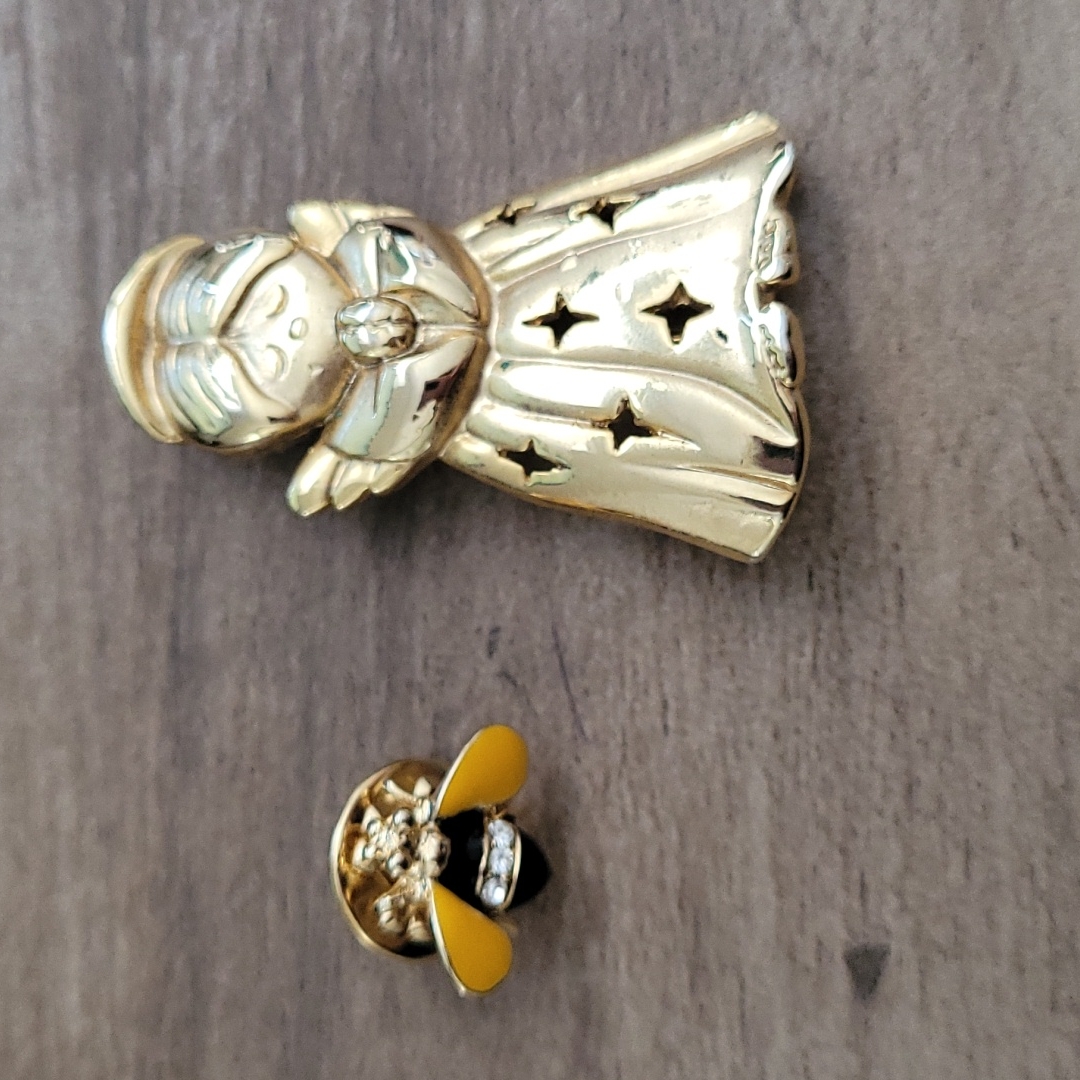 Vtg Danecraft Goldtone Praying Angel Brooch And Unsigned Bee Pin.